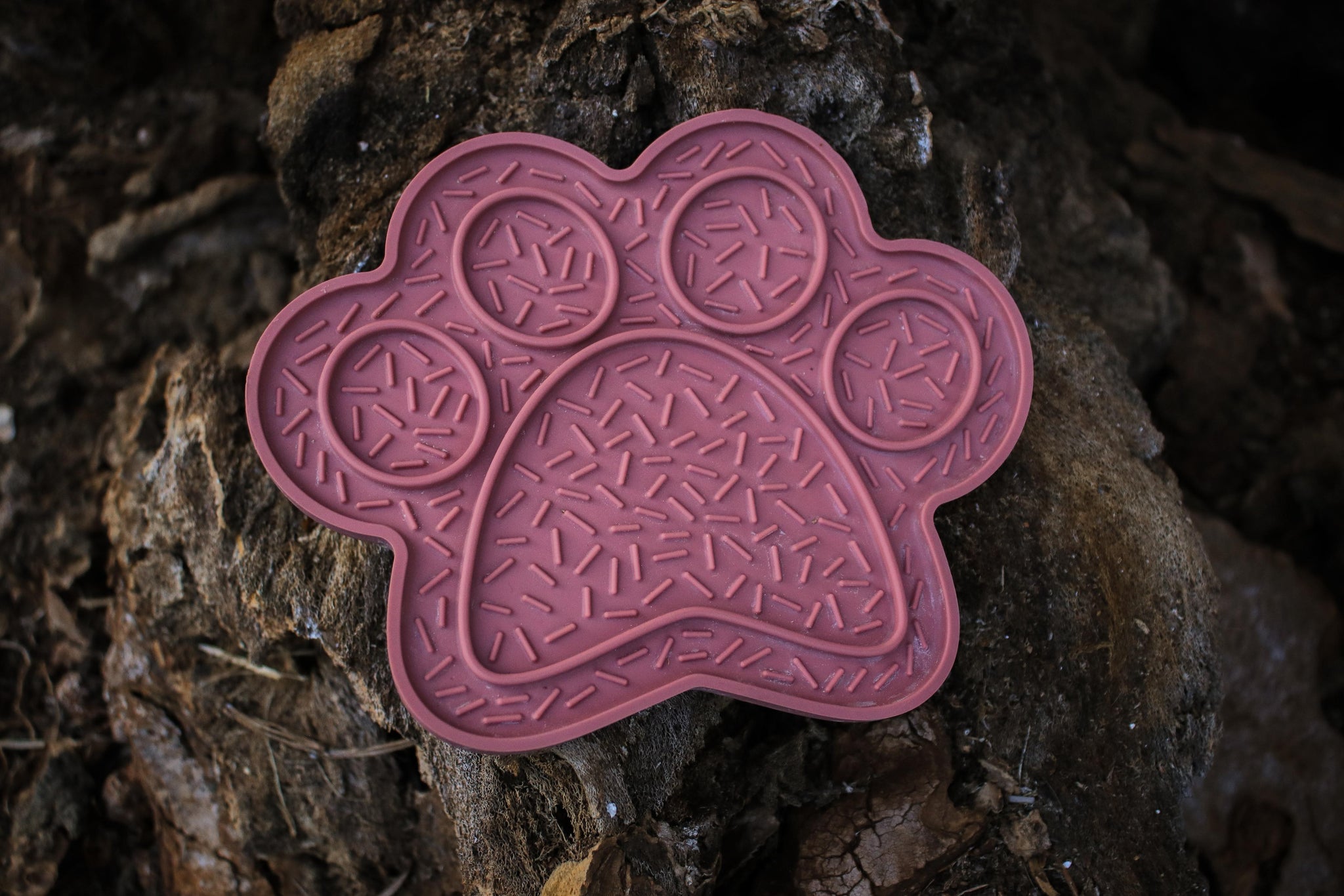 Lick mat en forma de huella